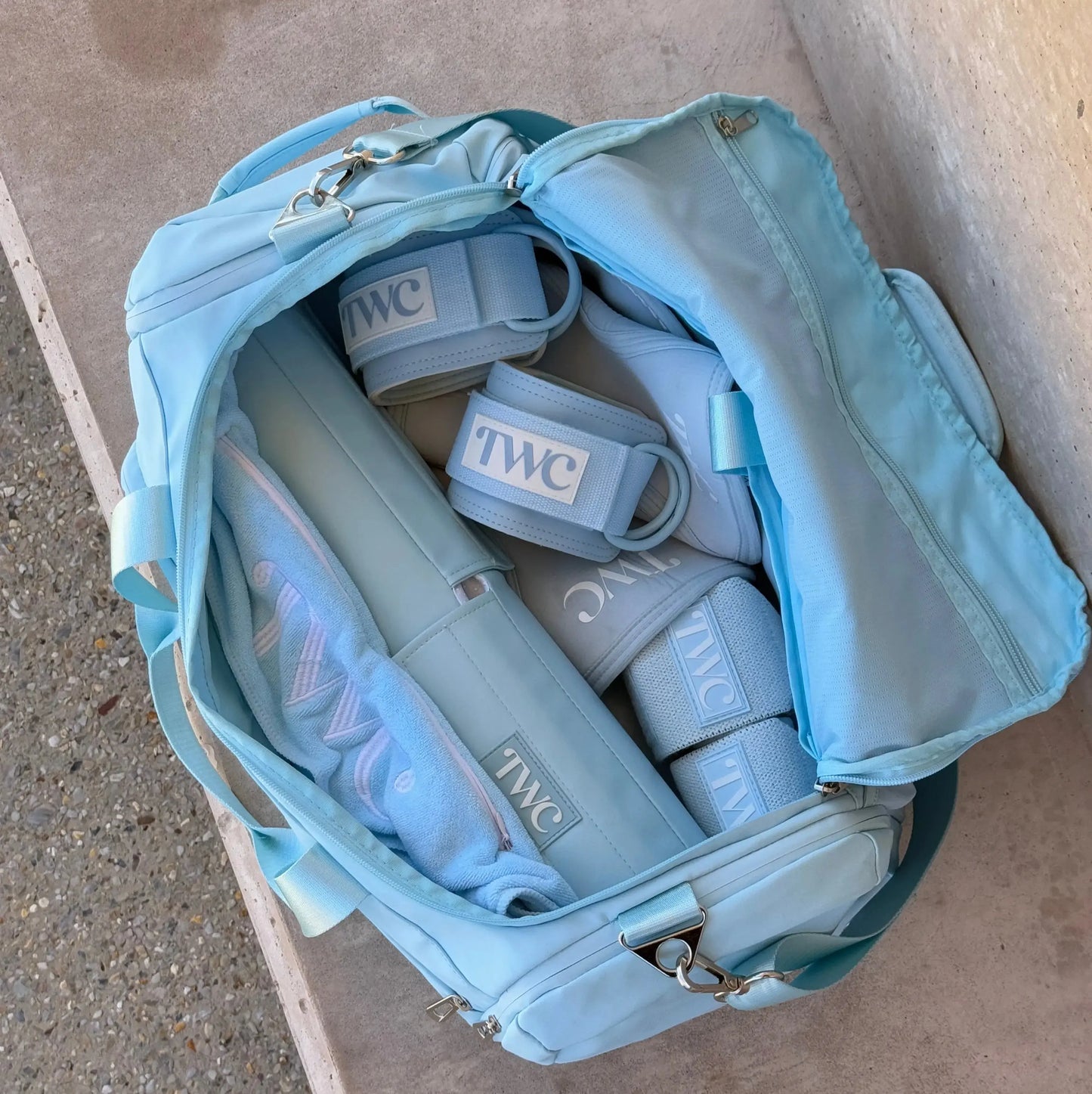 MEDIUM 2-IN-1 DUFFLE BACKPACK- BABY BLUE