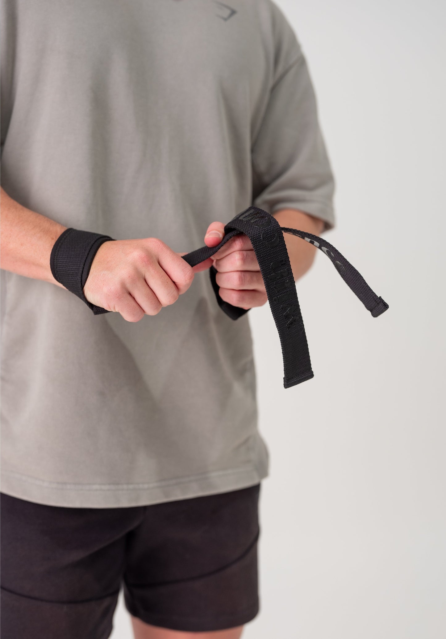 WITH CONFIDENCE LIFTING STRAPS- BLACK