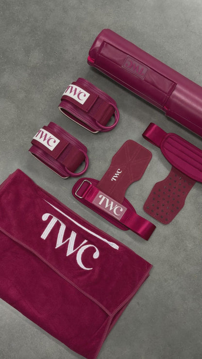HOODED GYM TOWEL- BERRY